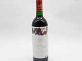 bouteille de vin rouge sur fond blanc sur fond blanc