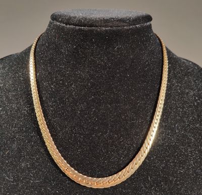 gros plan d'un collier sur un mannequin mannequin mannequin mannequin mannequin mannequin mannequin mannequin mannequin