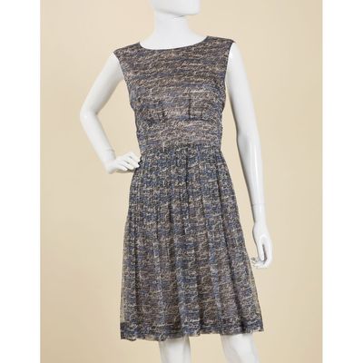 CHANEL, Robe mi-longue sans manches à col rond en soie viole…