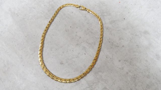 Collier en or 750‰ maille anglaise. En règle. Poids brut :27,5gr....