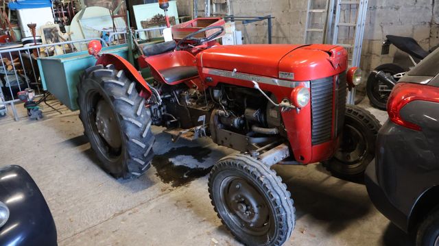 Tracteur agricole MASSEY FERGUSON 30, 629 heures. Vendu sans cart...