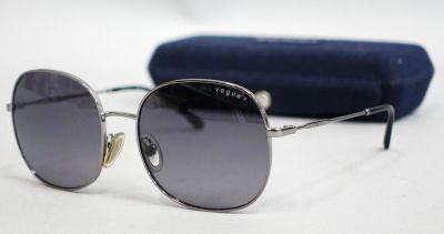 VOGUE Paire de solaire avec boitier