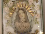 une photo d'une image de la Vierge Marie dans un cadre