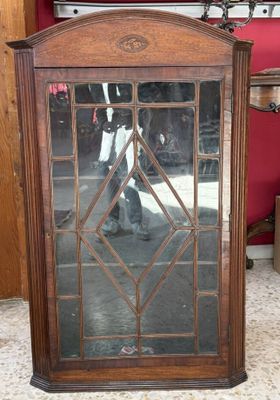 Meuble d'angle vitré en acajou, époque fin XIXème début XXem…