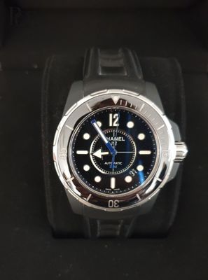 CHANEL, Modèle J12 MARINE, Bracelet-montre d'homme, le boiti… - Photo 1