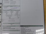une photo d'un document posé sur une table, sur lequel figure une calculatrice