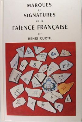 couverture d'un livre sur laquelle figure une image représentant une pile de feuilles de papier