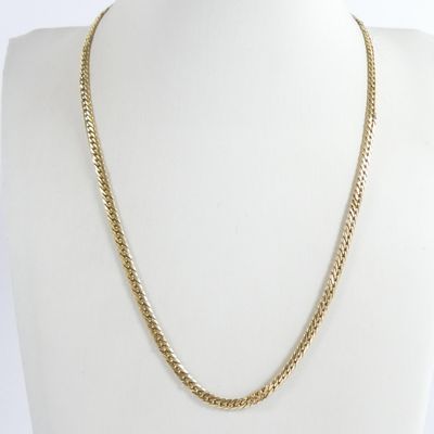 un collier à chaîne en or sur un mannequin mannequin mannequin mannequin mannequin mannequin mannequin mannequin mannequin mannequin