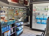 un magasin qui propose un grand choix d'articles