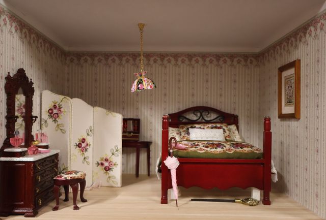 Diorama. Composition miniature, dans une vitrine en bois, vitre e...