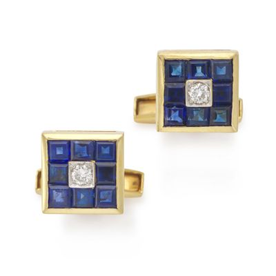 une paire de boutons de manchette en saphir et diamants