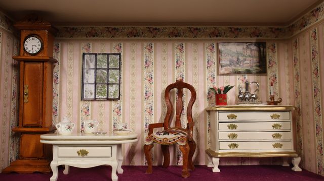 Diorama. Composition miniature, dans une vitrine en bois, vitre e...