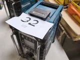 de nombreux types d'appareils électroniques posés sur une table