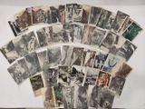 beaucoup de vieilles photos accrochées au mur d'une pièce