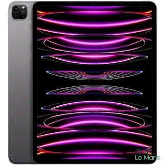 un gros plan sur l'arrière d'un iPhone avec un fond violet et noir