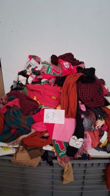 Lot de 300 foulards et écharpes, différents coloris, différe…