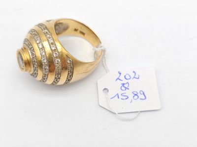 une photo d'une bague en or et diamants avec une étiquette de prix