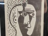 tableau représentant le visage d'une femme avec une croix sur le front