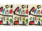 deux œuvres d'art posées sur une surface blanche