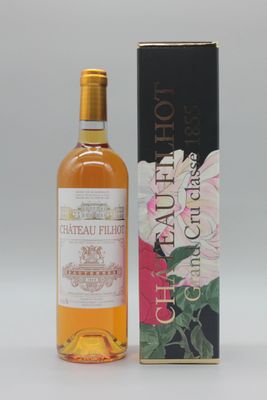 une bouteille de vin blanc à côté d'une boîte noire