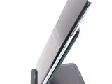 a cell phone that is sitting on top of a stand