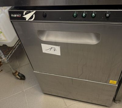 un lave-vaisselle qui se trouve dans une cuisine