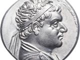 a close up of a coin with a man ' s head on it
