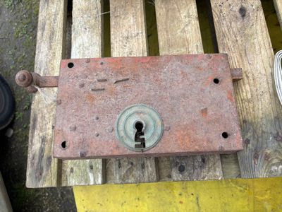 Vieille serrure très ancienne