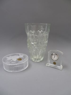 Ensemble en cristal comprenant : vase en cristal taillé (Hau…