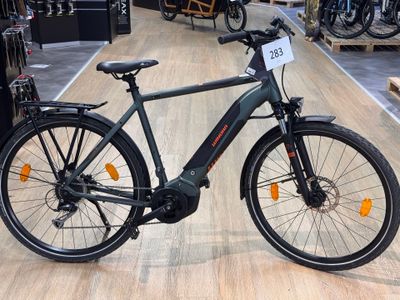 un vélo exposé dans un magasin
