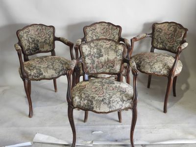 quatre chaises avec rembourrage floral rembourrage rembourrage rembourrage rembourrage rembourrage rembourrage rembourrage