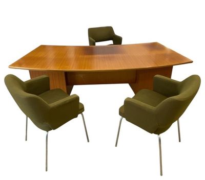 Mobilier de bureau de la série 2500 par ORDO comprenant :