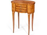 l'image d'une table en bois avec des tiroirs