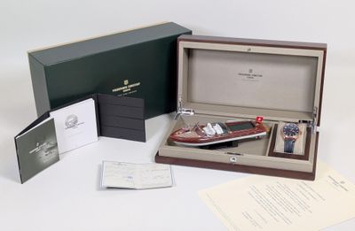 une boîte contenant une maquette de bateau