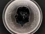 Gros plan sur une pièce de monnaie portant le visage d'un homme