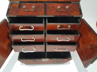 Petit cabinet à poser en placage de bois exotique et morceau… (photo 4)