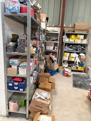 2 étagères droites métal genre galvanisé Larg. 1 m 5 niveaux…