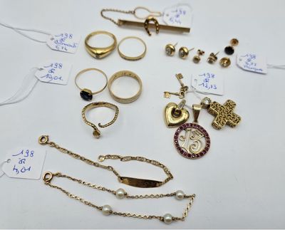 many different types of jewelry on display on the table