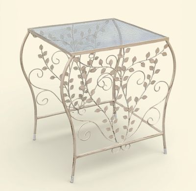 une table en verre avec un cadre en métal et un plateau en verre