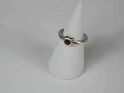 sterling silver ring with garnett stone