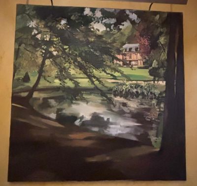 une photo d'un tableau accroché au mur