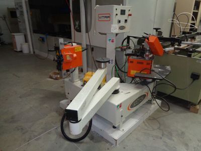 a picture of a machine that is sitting in a room