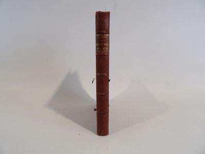 gros plan d'un livre sur une table à fond blanc