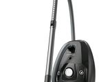 un gros plan d'un aspirateur noir sur fond blanc