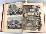 deux pages d'un livre sur lesquelles figure l'image d'un bâtiment