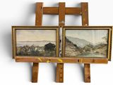 Deux tableaux sont accrochés à un chevalet en bois sur un mur blanc.