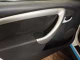 a door handle on a car that is open