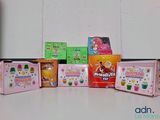tout un tas de jouets de toutes sortes sur la table