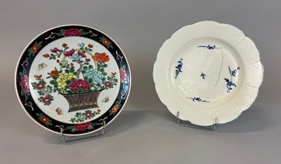 Assiette en porcelaine d'ARRAS XVIIIe (fêle)