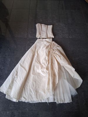 4 jupes de mariée et 2 bustier